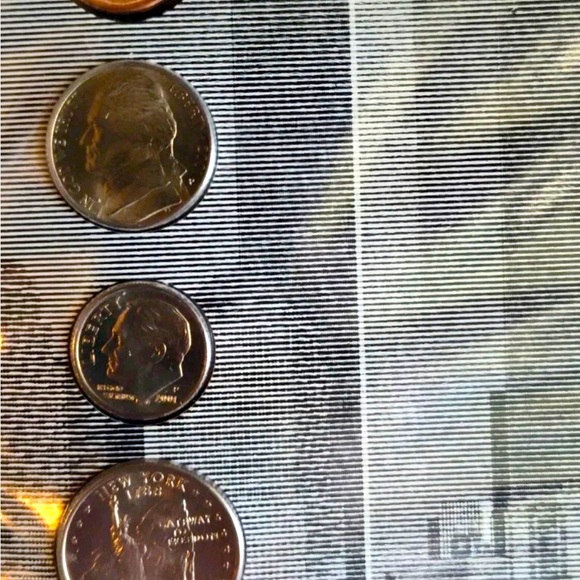 9/11 Commemorative Timeline & Coin Collection Binder. Coins Sealed as purchased. - Picture 4 of 9